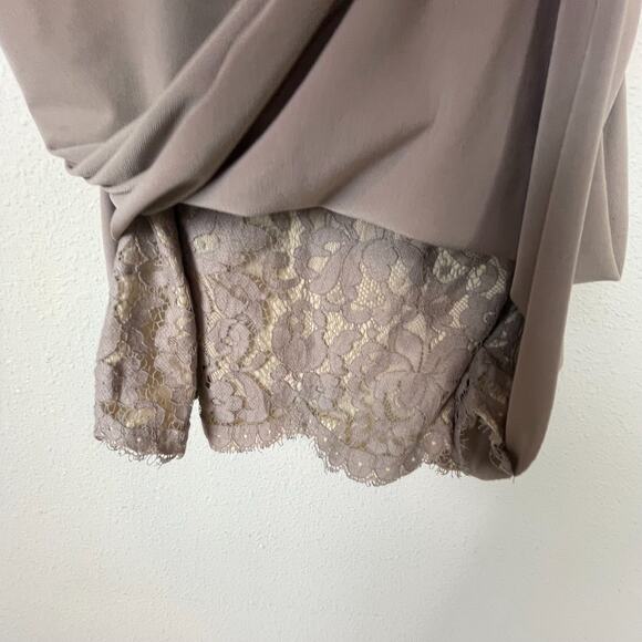 Carmen Marc Valvo Taupe Cowlneck Sleeveless Ruched Lace Hem Top Size S Fairycore - Picture 2 of 6
